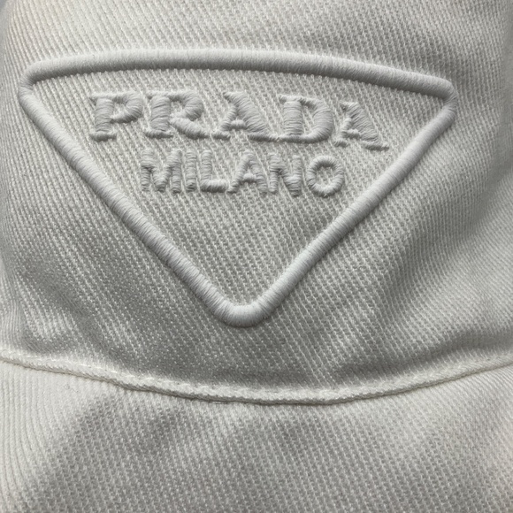 PRADA WHITE TRIANGLE LOGO EMBROIDERED WIDE BRIMMED COTTON DRILL BUCKET HAT WITH main image 6